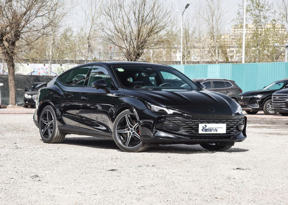 Yeni Siyah Büyük Uzay Elektrikli MG Otomobili MG 7 Sedan Benzin Otomobili