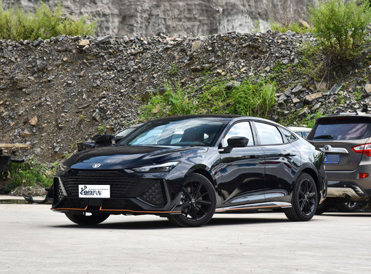 2024 OEM Yüksek Kalite 138Kw Chang An EV Changan UNI-V 188Ps 300Nm Benzin Petrol Yakıt Arabası