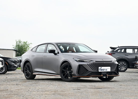 Rekabetçi Spor Akıllı Chang An EV Changan UNI-V 5 Koltuklu Sedan 1.5T 2.0T Araba