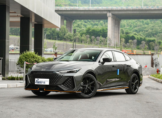 İyi durumda Spor Otomatik Chang An EV Changan UNI-V 5 kişilik 5 kapılı benzinli araba