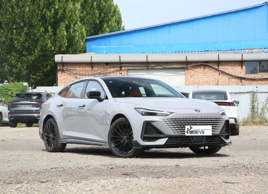 Çince Hızlı Gemi Çangan UNI-V Otomobil Turbo Çin Ucuz Sedan Gaz Yeni Araba Satılık