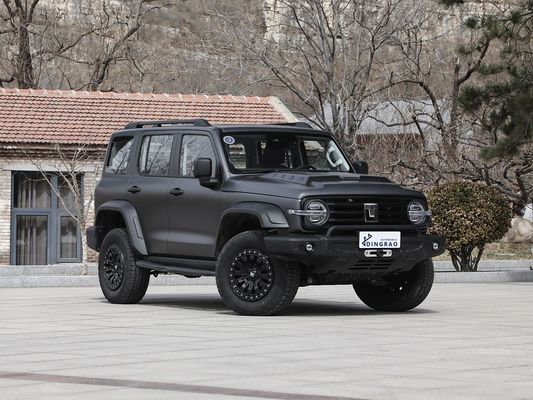 2025 4WD Enerji Hibrit 3.0T Tank 300 SUV 500Nm 265KW 360Ps benzinli otomobil 105Km saf elektrikli menzilli siyah / gri iç mekan